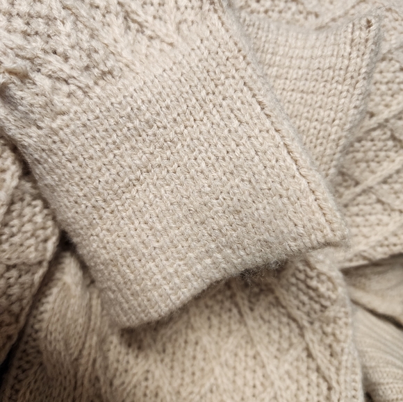 Fashion Nova Knit Crop Zip up Sweater Pre-Loved size Small - Picture 6 of 10